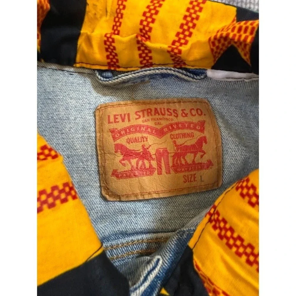 Levi's Custom Rhinestone Studded Denim Trucker Jacket Light Wash Multi Pattern L